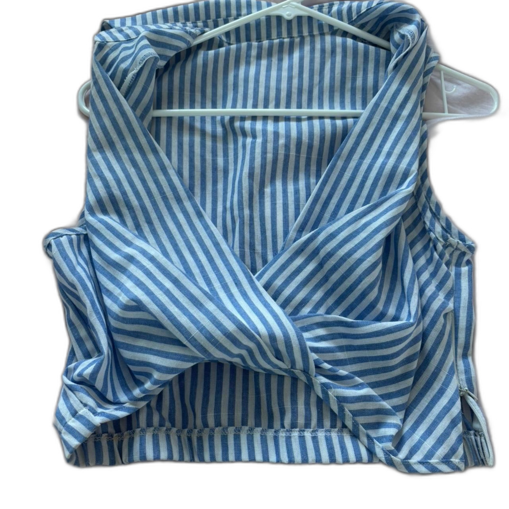 SHEIN Women's Blue White Striped Collared Medium Crop-top with Twist Seersucker